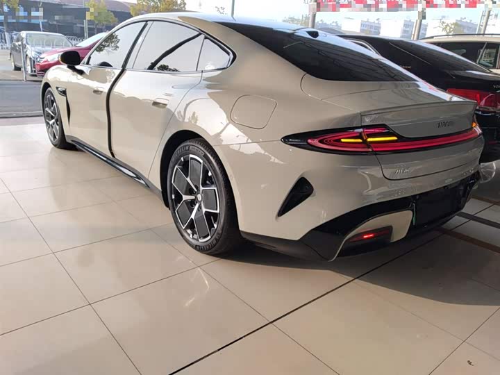 Фото 5 - Xiaomi SU7