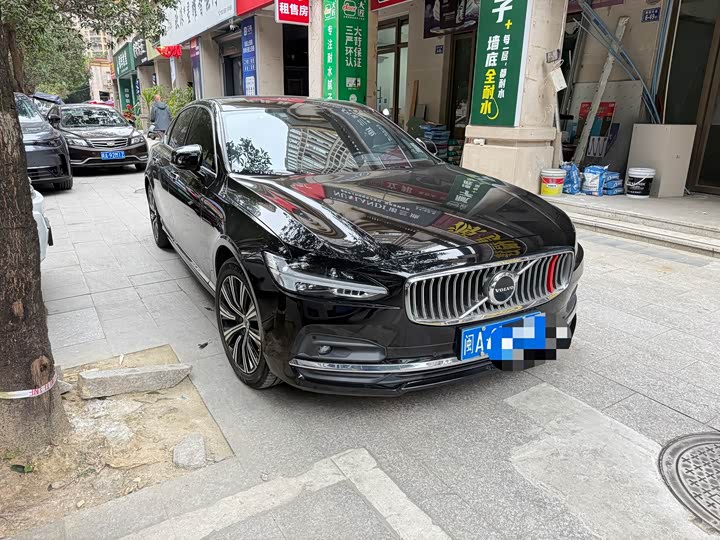 Фото 1 - Volvo S90