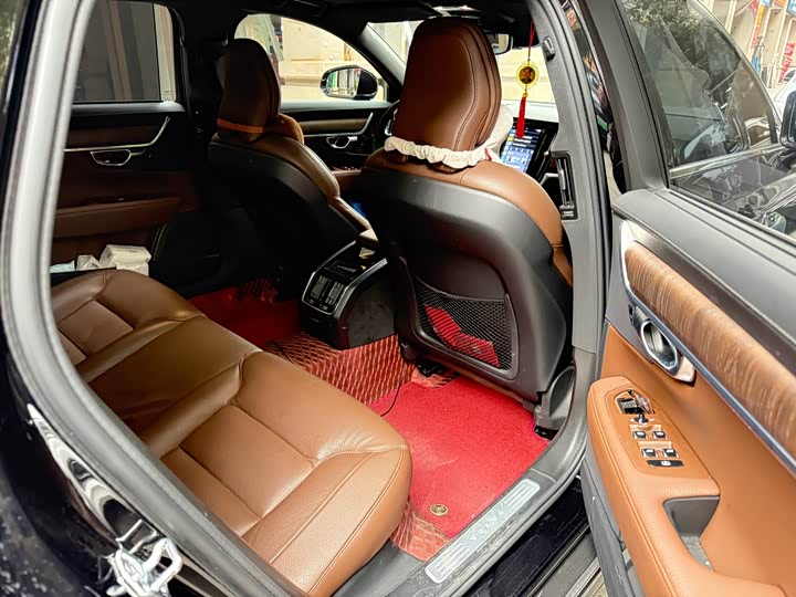 Фото 8 - Volvo S90