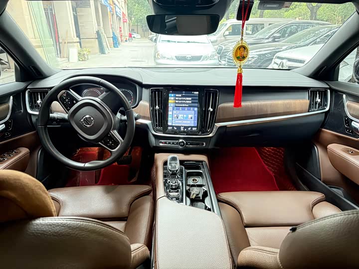 Фото 9 - Volvo S90