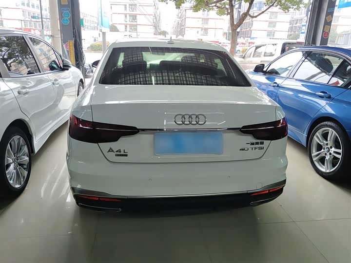 Фото 6 - Audi A4L