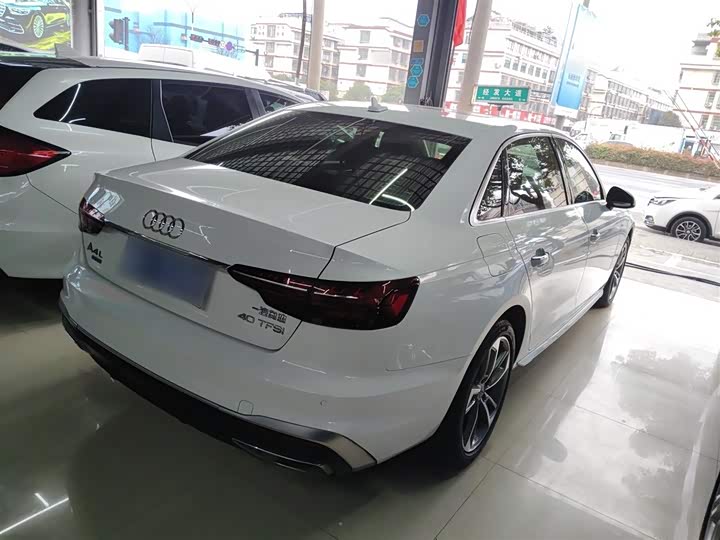 Фото 7 - Audi A4L