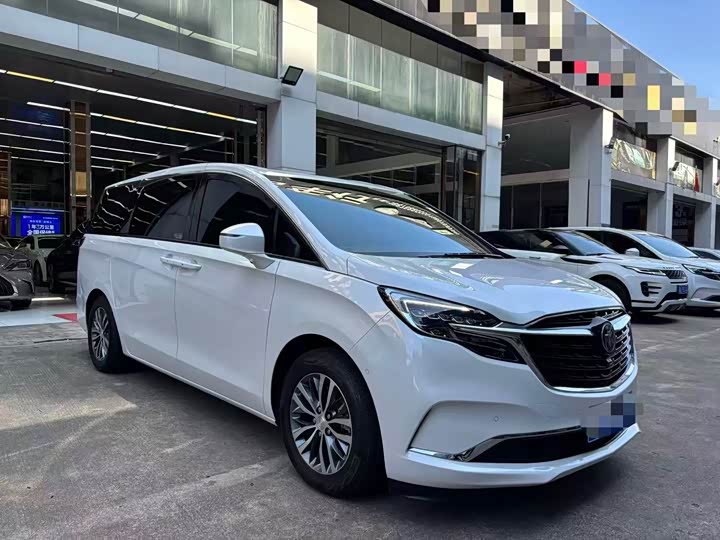 Фото 3 - Buick GL8 ES