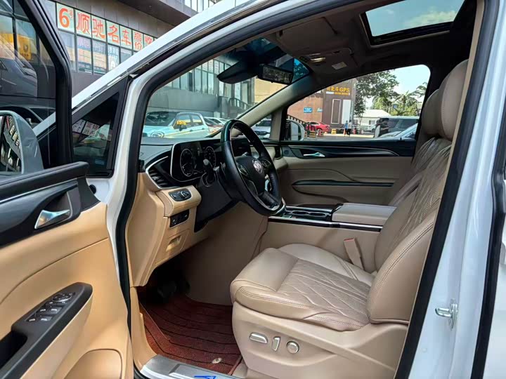 Фото 4 - Buick GL8 ES