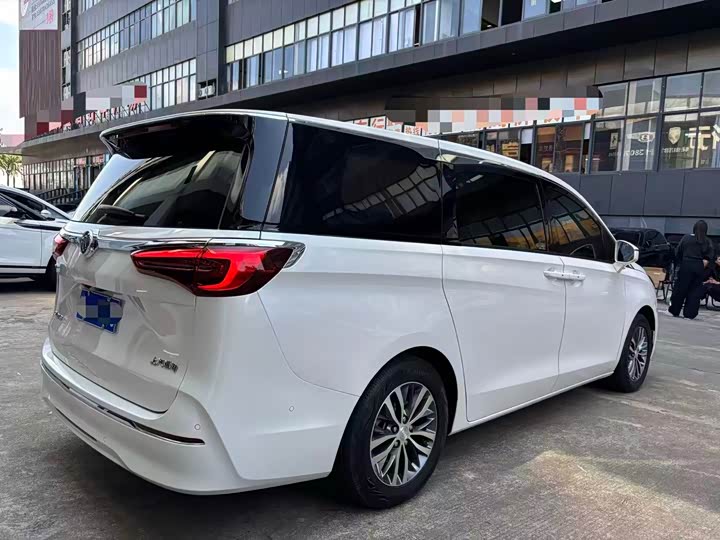 Фото 9 - Buick GL8 ES