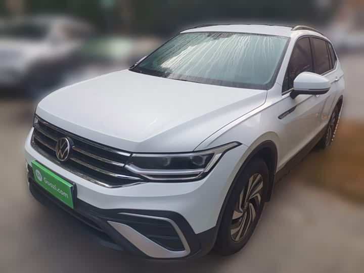 Фото 1 - Volkswagen Tiguan L Pro