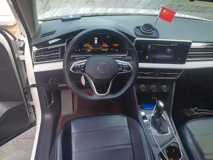 Фото 3 - Volkswagen Tiguan L Pro