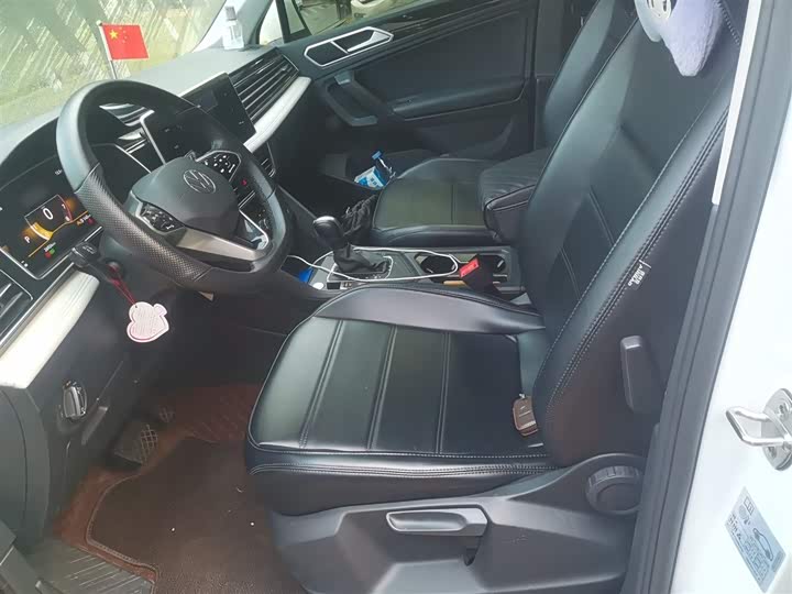 Фото 8 - Volkswagen Tiguan L Pro