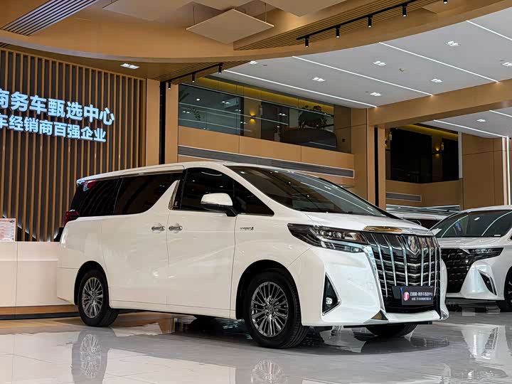 Фото 3 - Toyota Alphard