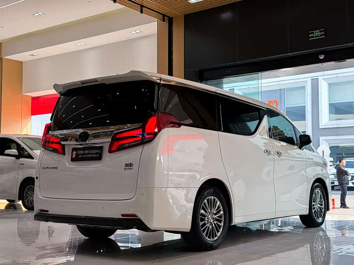 Фото 4 - Toyota Alphard