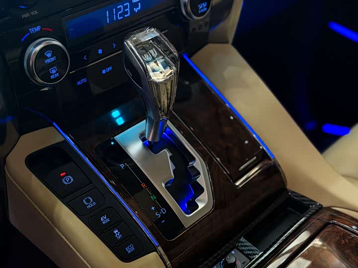 Фото 7 - Toyota Alphard