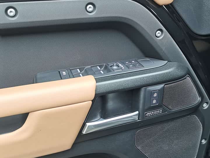 Фото 7 - Land Rover Defender