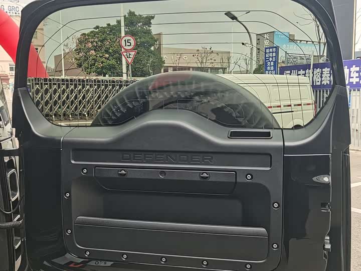 Фото 8 - Land Rover Defender