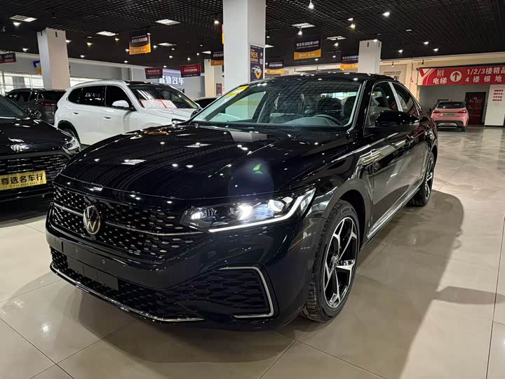 Фото 1 - Volkswagen Passat