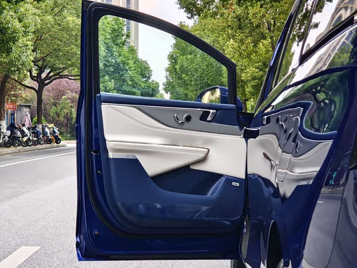 Фото 5 - Buick GL8 Hybrid