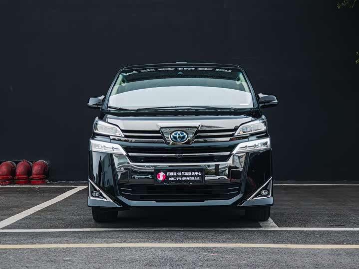 Фото 3 - Toyota Alphard
