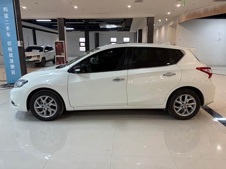 Фото 2 - Nissan Tiida