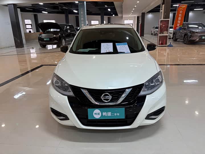 Фото 3 - Nissan Tiida