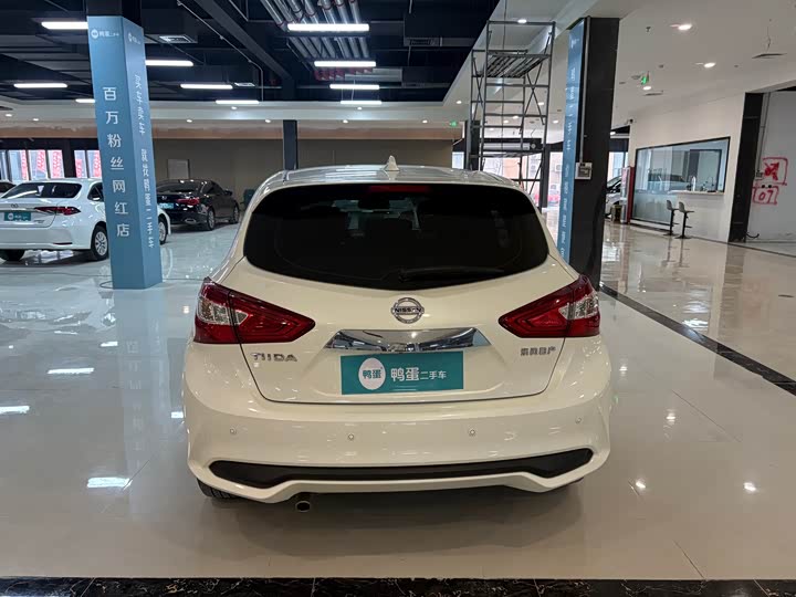 Фото 4 - Nissan Tiida