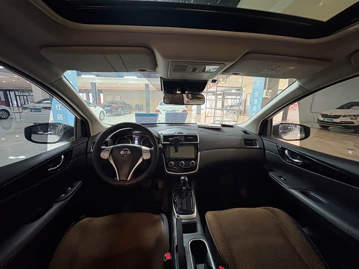 Фото 7 - Nissan Tiida