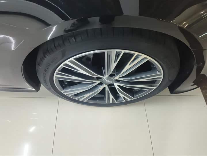 Фото 6 - Audi A6L