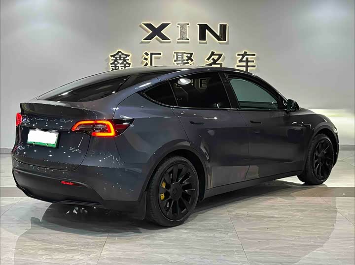 Фото 4 - Tesla Model Y