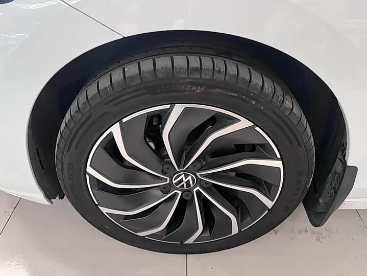 Фото 5 - Volkswagen Golf