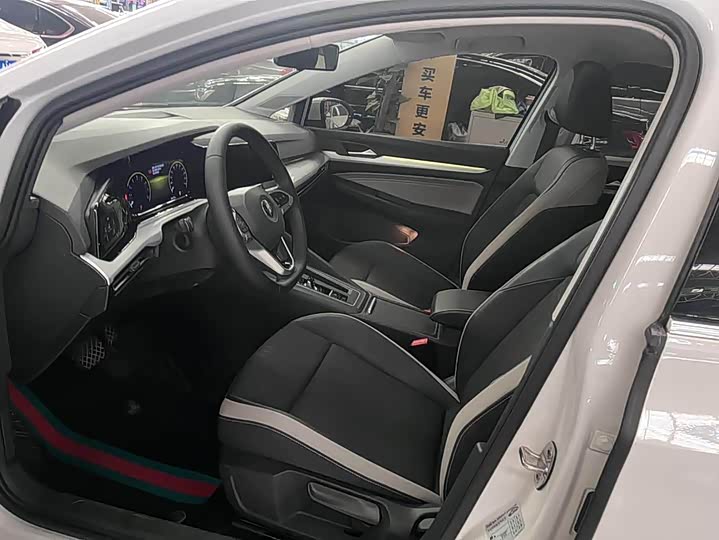 Фото 7 - Volkswagen Golf