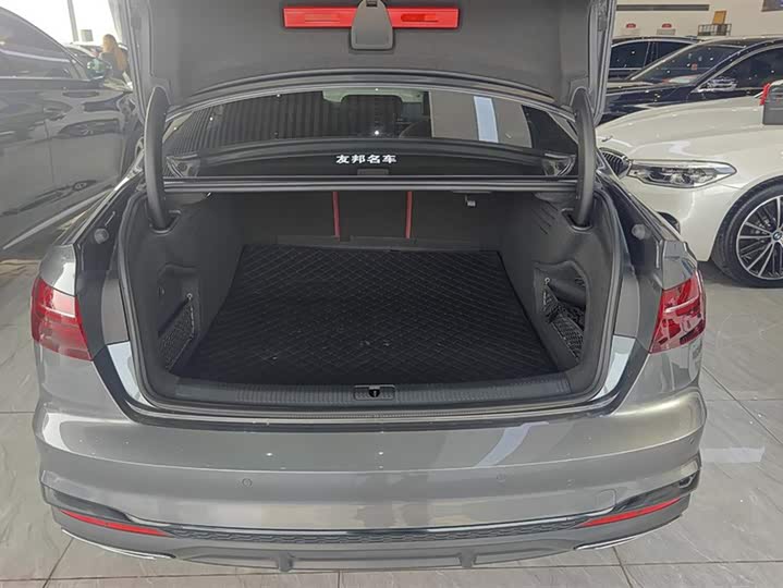 Фото 4 - Audi A4L