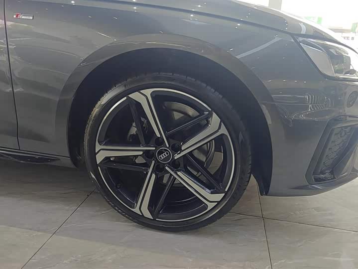 Фото 6 - Audi A4L