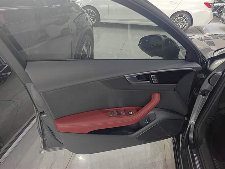 Фото 7 - Audi A4L