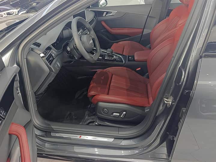 Фото 9 - Audi A4L