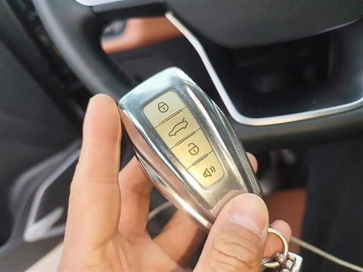 Фото 9 - Geely Vision X6