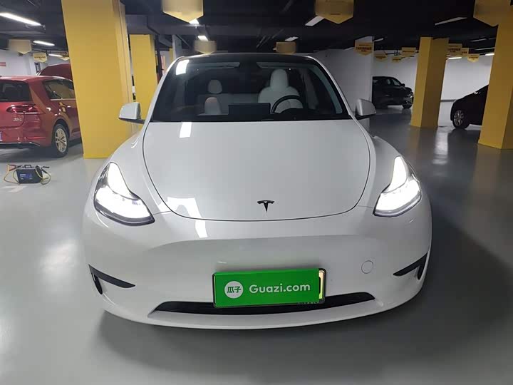 Фото 3 - Tesla Model Y