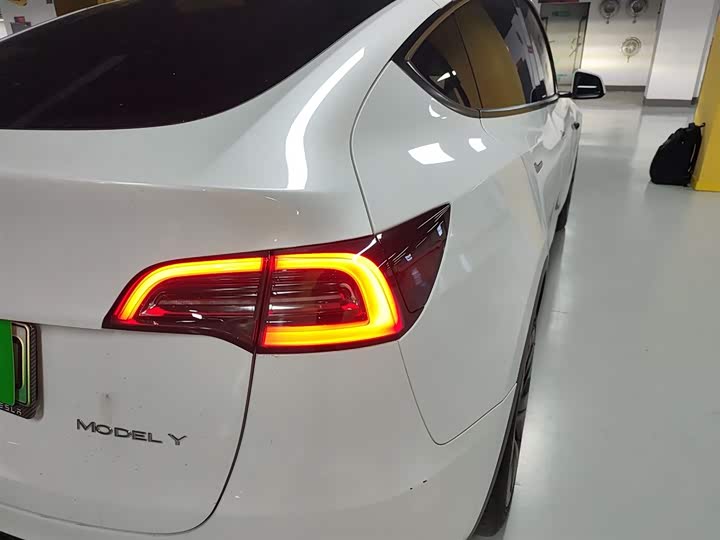 Фото 8 - Tesla Model Y