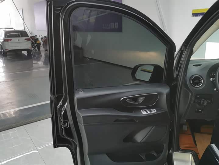 Фото 7 - Mercedes-Benz Vito