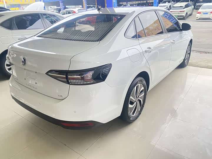 Фото 7 - Volkswagen Lavida