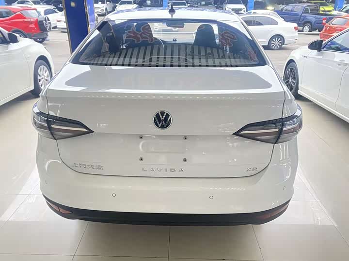 Фото 9 - Volkswagen Lavida