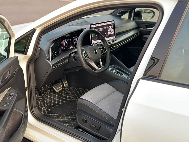 Фото 4 - Volkswagen Golf