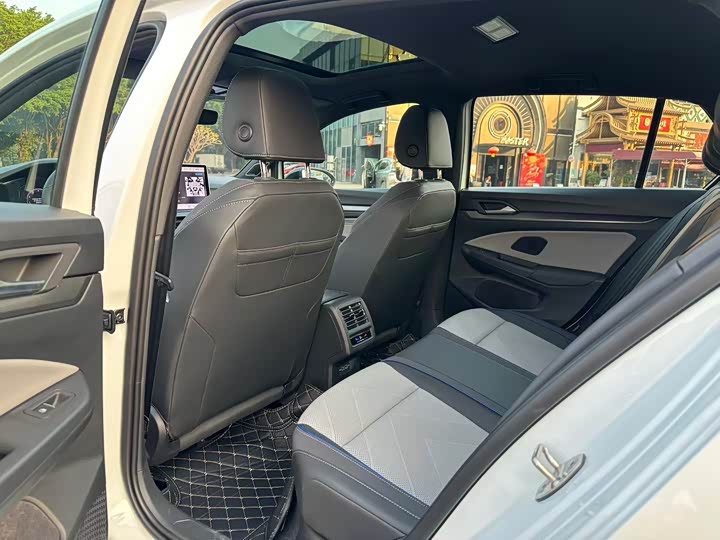 Фото 5 - Volkswagen Golf