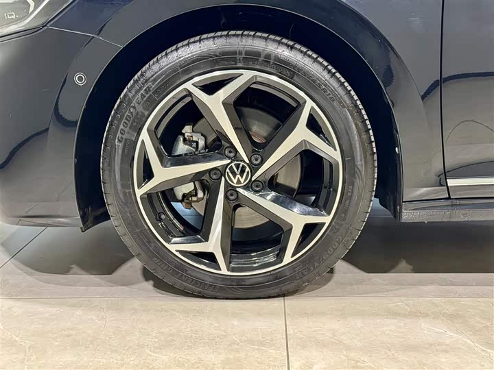 Фото 9 - Volkswagen Passat