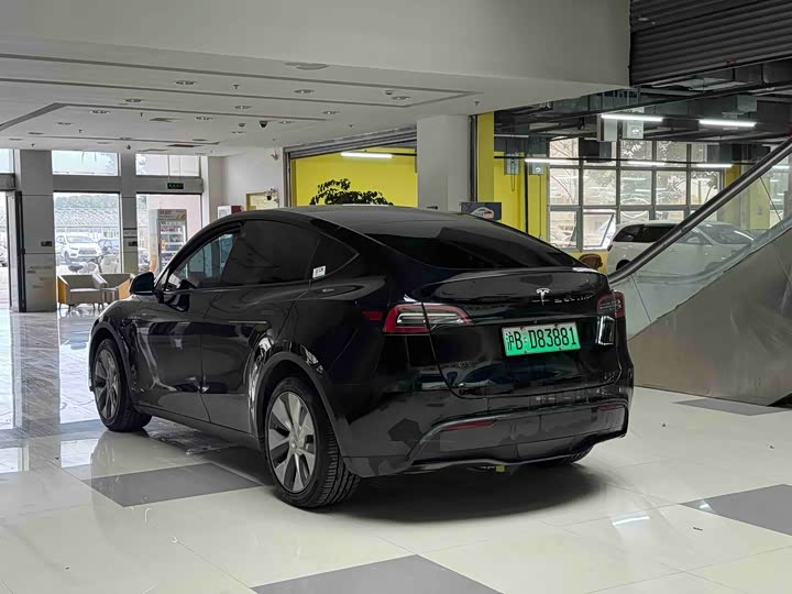 Фото 8 - Tesla Model Y