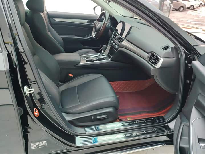 Фото 8 - Honda Accord