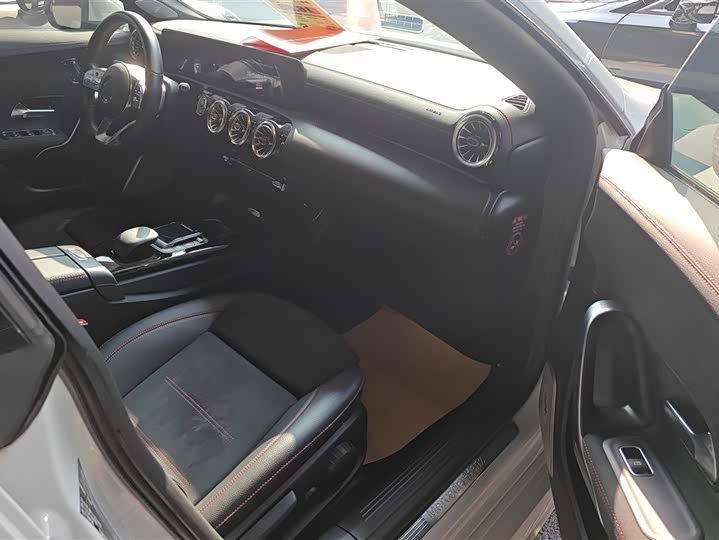 Фото 8 - Mercedes-Benz CLA-Class