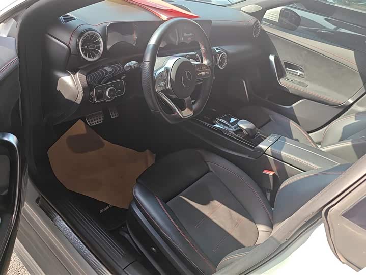 Фото 9 - Mercedes-Benz CLA-Class