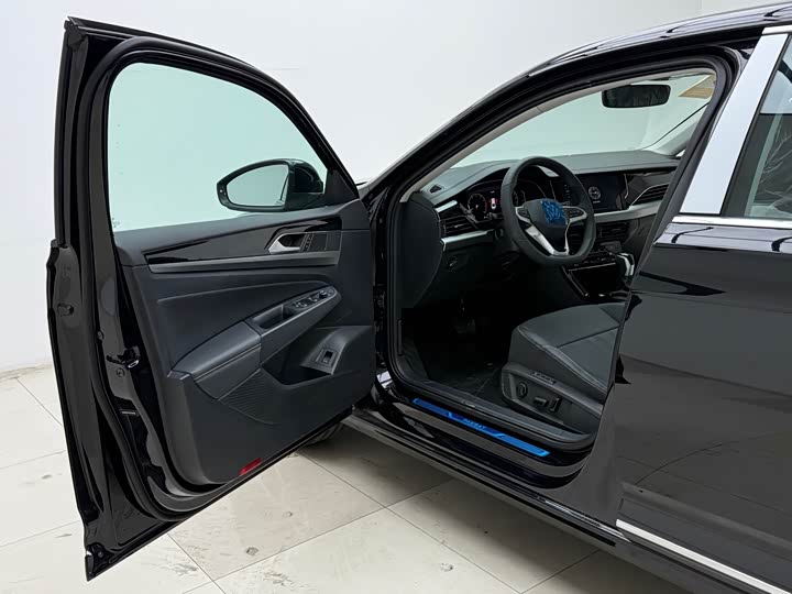 Фото 4 - Volkswagen Passat