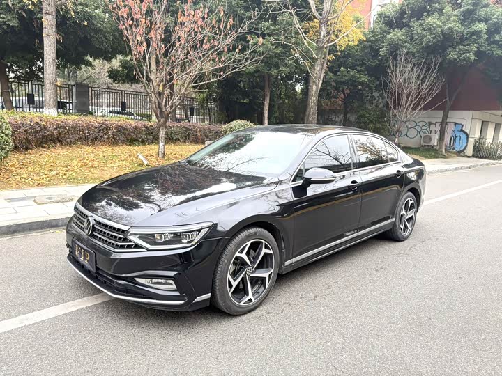 Фото 1 - Volkswagen Magotan