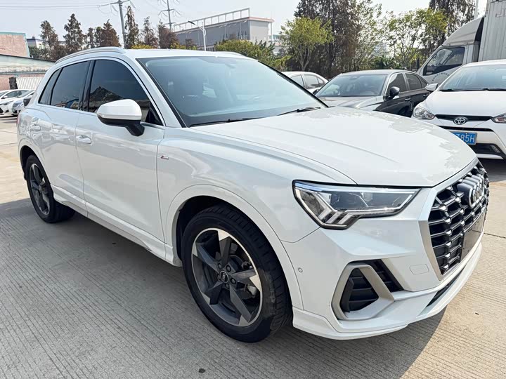 Фото 3 - Audi Q3