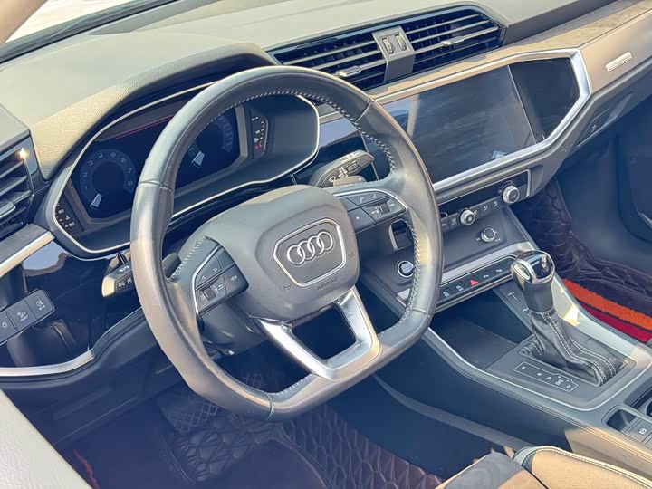 Фото 8 - Audi Q3