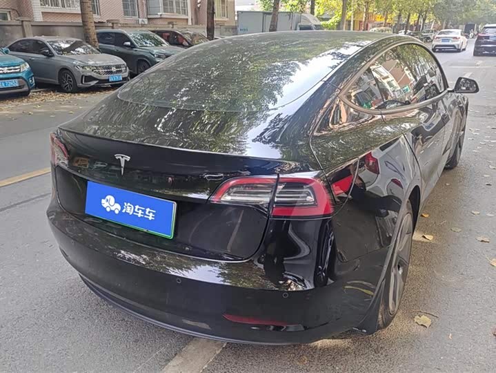 Фото 3 - Tesla Model 3